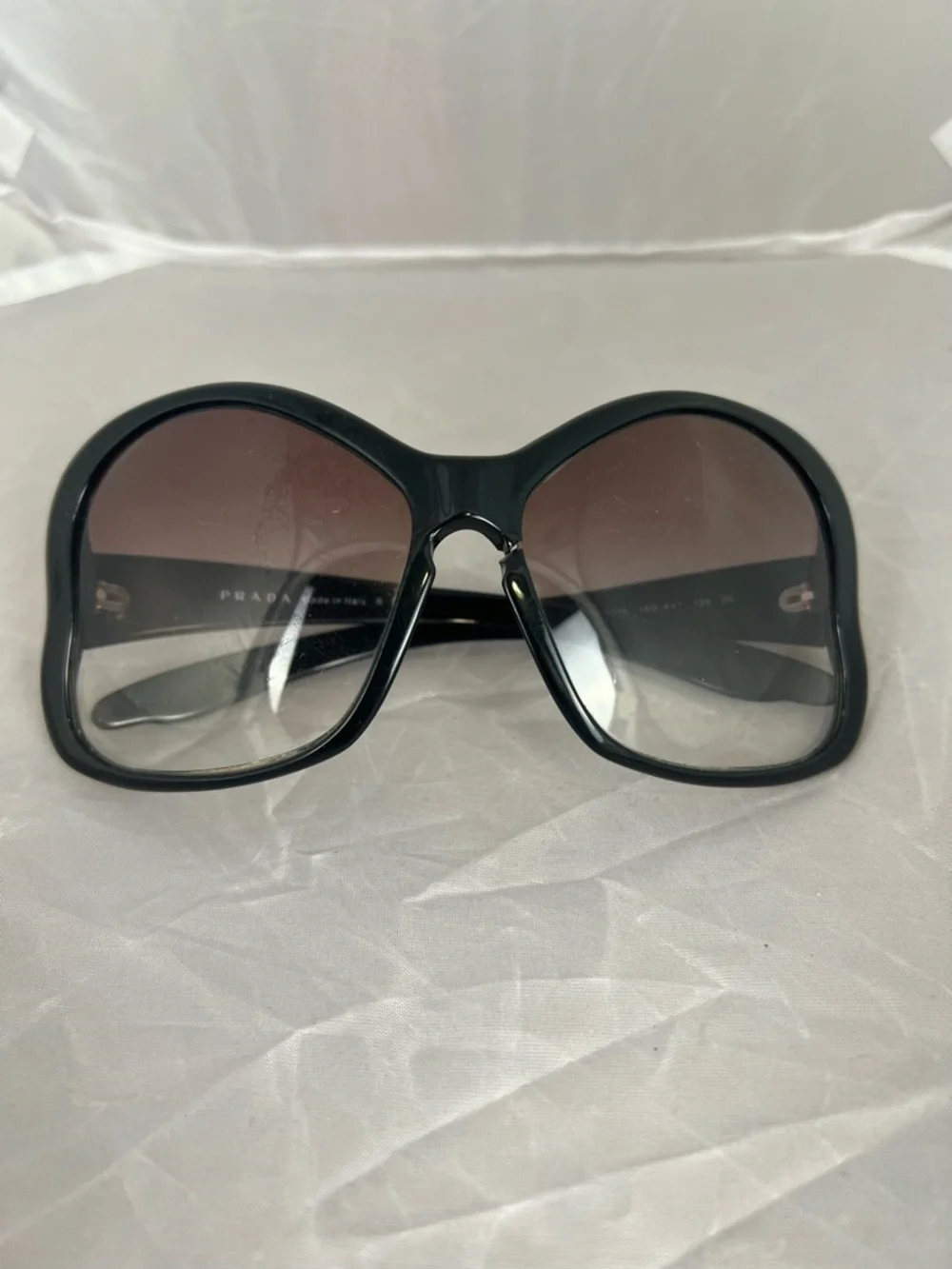💕 PRADA Butterfly Frame Sunglasses Black 61- 15 SPR 18I (Damaged) - Picture 5 of 11